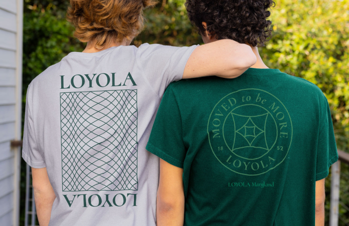 Students wearing Loyola Maryland branded shirts on campus